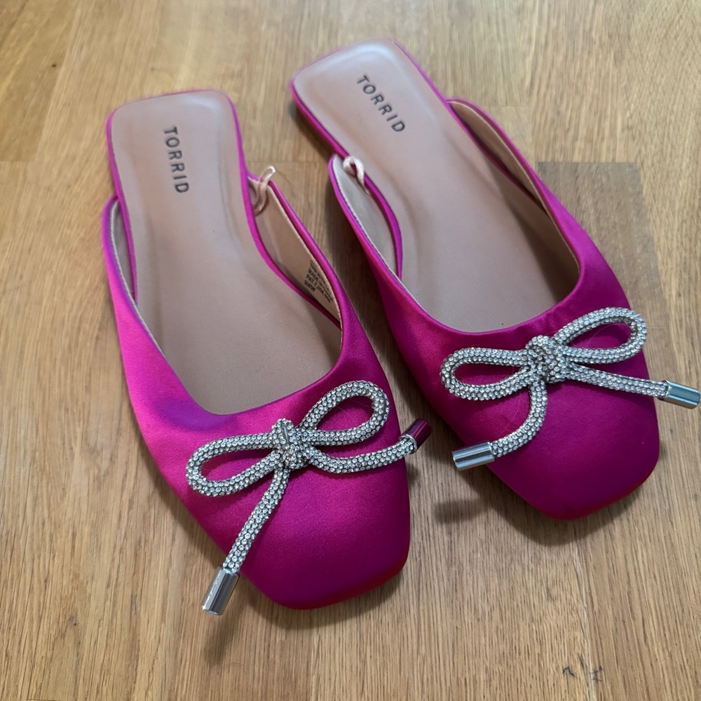 Torrid 9WW Double Wide Hot Pink Satin Rhinestone Bow Slip On Flats - Picture 1 of 9